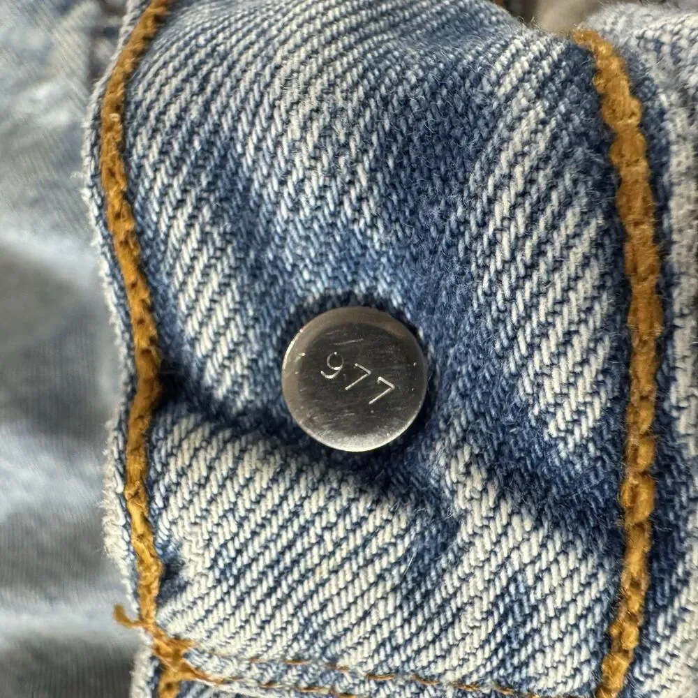 Vintage Levi's 501 Jeans Men's Size 33x34 Light Wash Button Fly 2000s Y2K